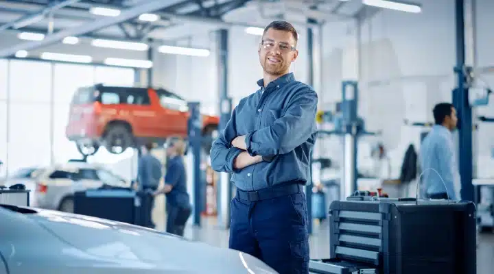 خدمات ورشة سمكرة السيارات الألمانية والأوروبية في الرياض